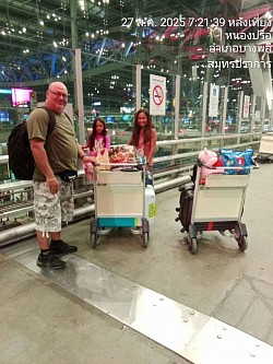 ส่งลูกค้าสนามบินสุวรรณภูมิเป็นที่เรียบร้อย